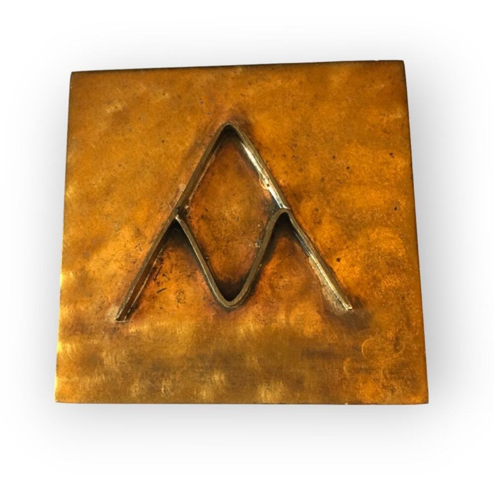 Copper tone mountain design belt buckle